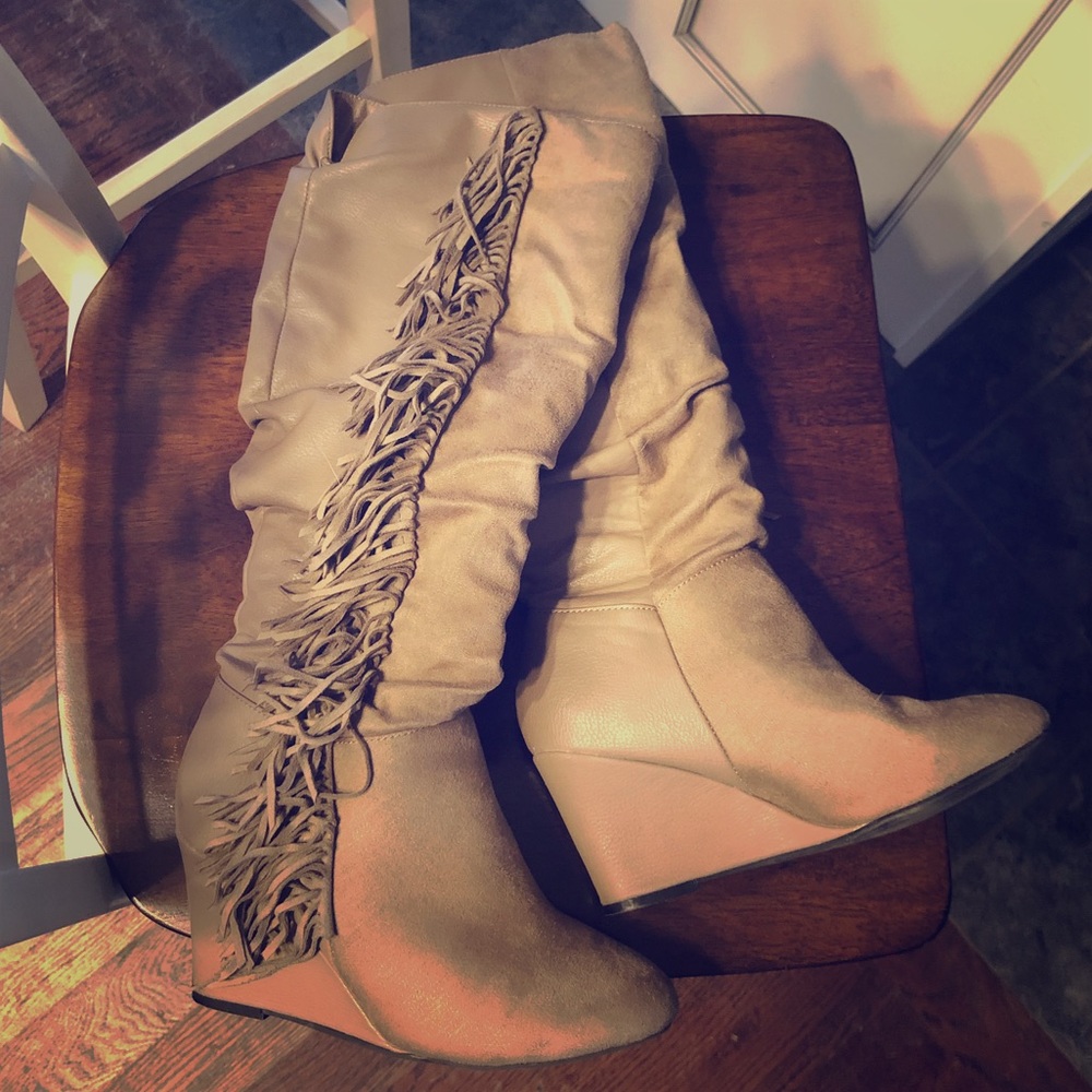 Size 7.5 taupe wedge boots